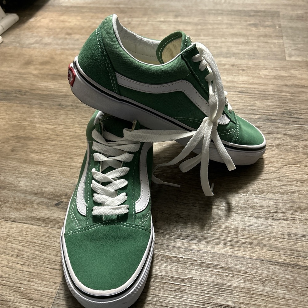 Vans Low Top Sneakers in Green & White